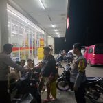 Polsek Sukalarang Patroli Toko Minimarket dan Dialogis dengan Masyarakat