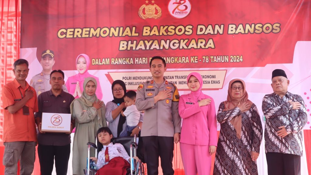 Ceremonial Baksos Dan Bansos Meriahkan Peringatan Hari Bhayangkara ke-78 Di Polres Garut