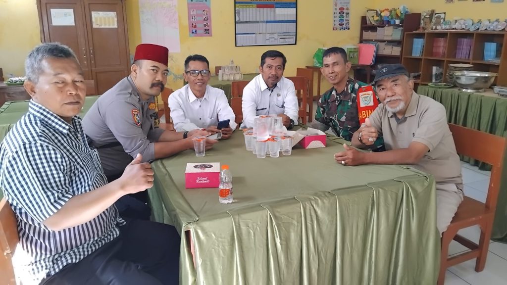 Datangi Warga Langsung, Babinkamtibmas Berikan Himbauan Gukamtibmas