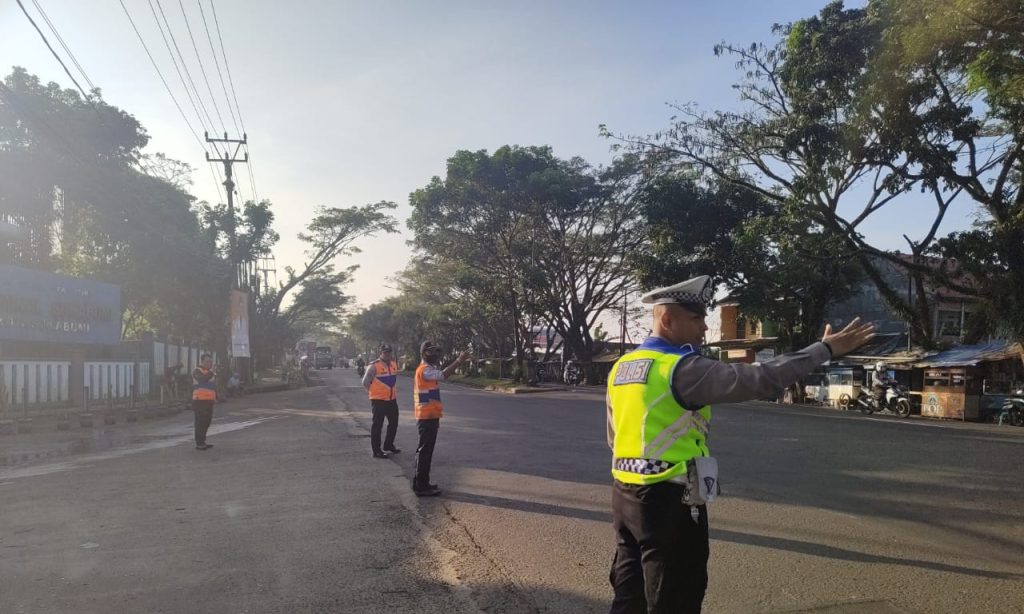 Kebersamaan Wujudkan Tertib Lalulintas, Polsek Baros Jalin Pelayanan Pagi dengan Kemenhub Gatur Pagi