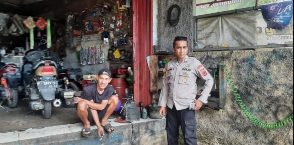 Personil Unit Samapta Polsek Cireunghas Laksanakan Patroli Dialogis Siang Sambil Sampaikan Pesan Kamtibmas