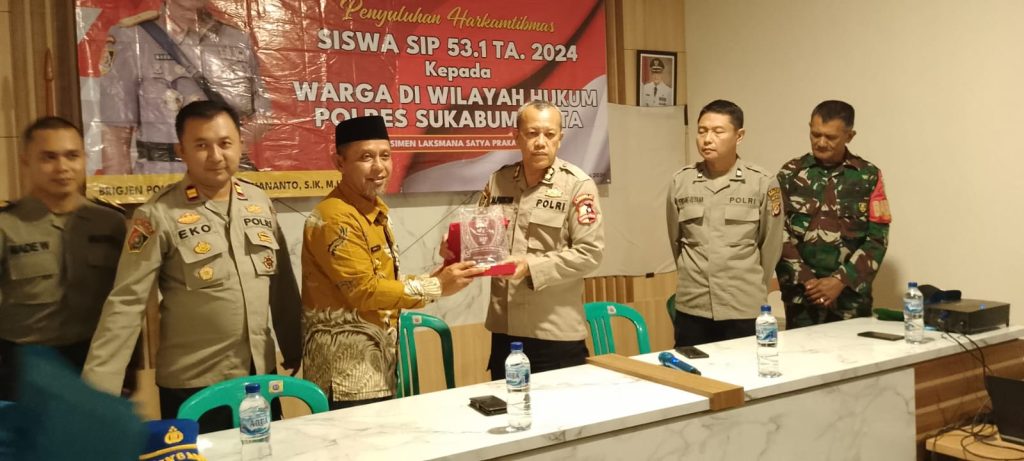 Senergitas TNI – Polri Bhabinkamtibmas Cimangkok Hadiri Sosialisasi Dana Desa 2024