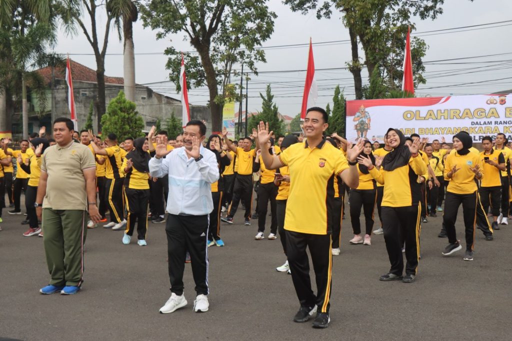 Olahraga Bersama Hari Bhayangkara Ke 78 Polres Garut Mempererat Sinergi Antara TNI Polri Dan Pemerintah Daerah