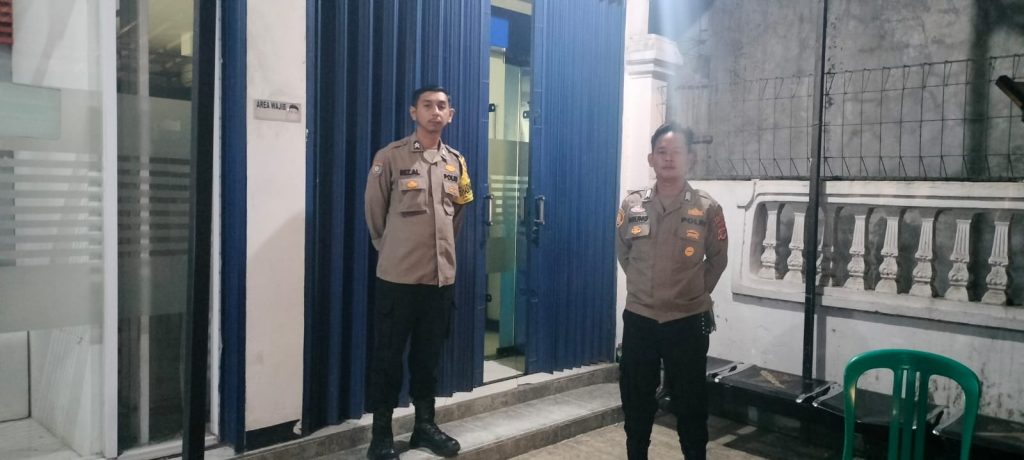 Polsek Sukalarang Patroli Malam Hari Kontrol ATM BRI Cegah Kejahatan Perbankan