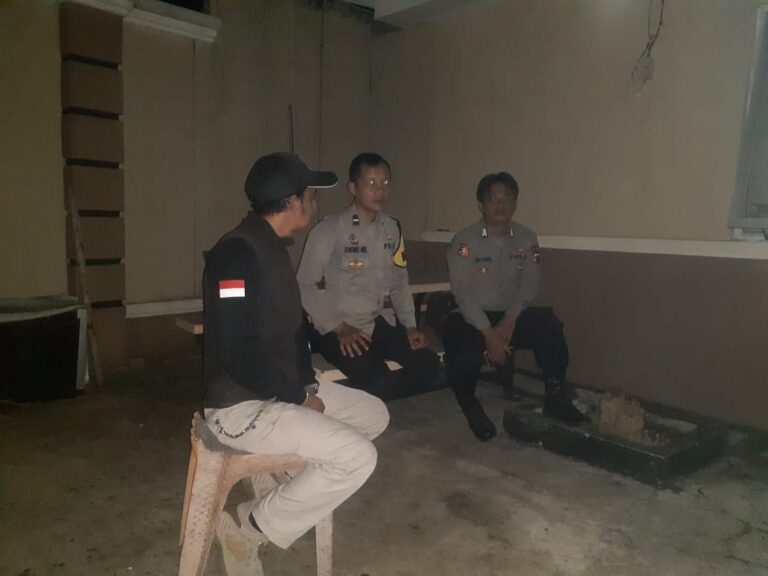 Rutin Sambang Satpam Perumahan, Unit Samapta Polsek Gunungpuyuh Ingatkan Satpam Lebih Tingkatkan Kewaspadaan