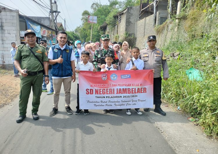 Bhabinkamtibmas dan Babinsa Bersinergi Amankan Kegiatan Pawai Karnaval Sekolah