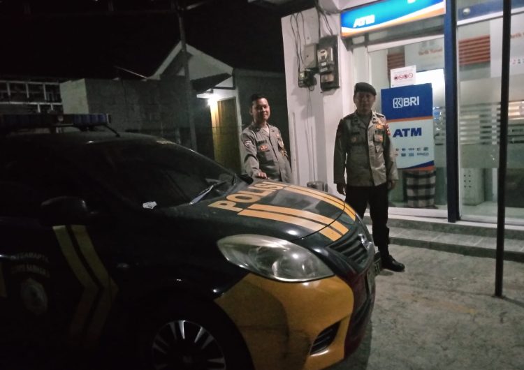 Patroli Malam Hari Personil Polsek Sukalarang Sambangi ATM