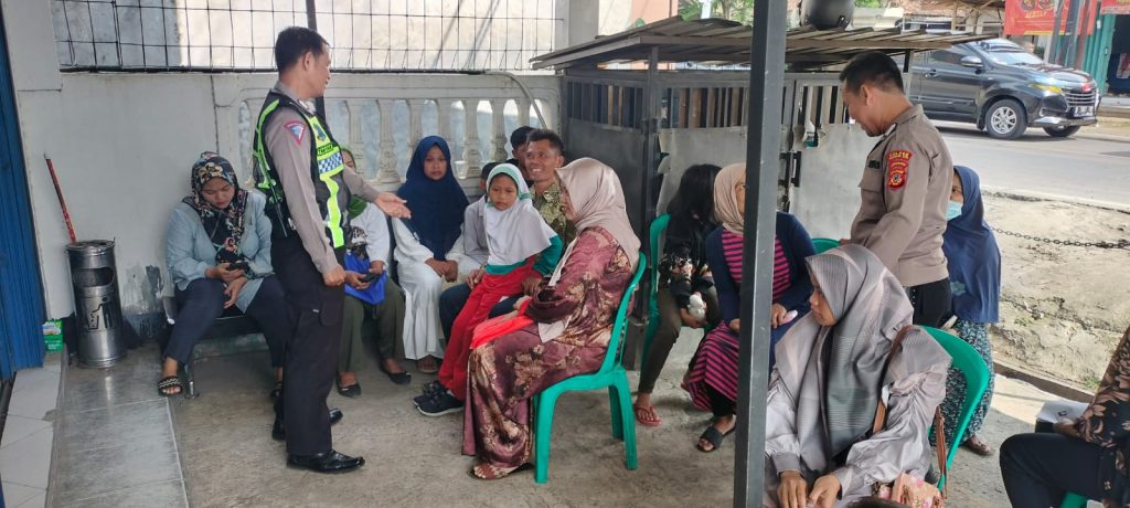 Patroli Dialogis Di Siang Hari Berikan Imbauan Kamtibmas Kepada Masyarakat