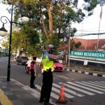 Lantas Polsek Cikole Laksanakan Giat Pengaturan Di Pagi Hari