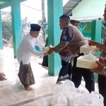 Polres Sukabumi Kota Bagi-bagi Ratusan Nasi Kotak Usai Shalat Jum’at