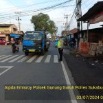 Antisipasi kemacetan pagi, anggota polsek Gunungguruh laksanakan gatur lalin pagi di simpang tiga pangleseran