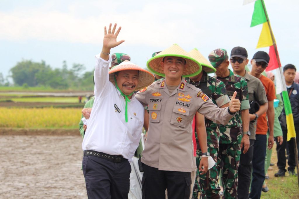 Kapolres Garut Dukung Gerakan Percepatan Tanam Panen Untuk Mendukung Ketahanan Pangan Di Kabupaten Garut