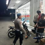 Polsek Sukalarang Patroli Toko Minimarket dan Dialogis dengan Masyarakat