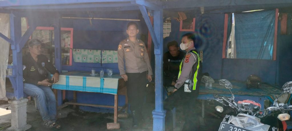 Patroli Dialogis Di Siang Hari Berikan Imbauan Kamtibmas Kepada Masyarakat Di Wilkum Polsek Sukalarang