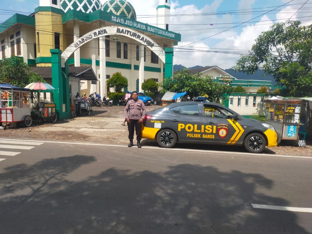 Optimalkan pengamanan  Sholat Jum’at. Samapta polsek baros hadir tingkatkan kondusifitas masjid Baiturrohim