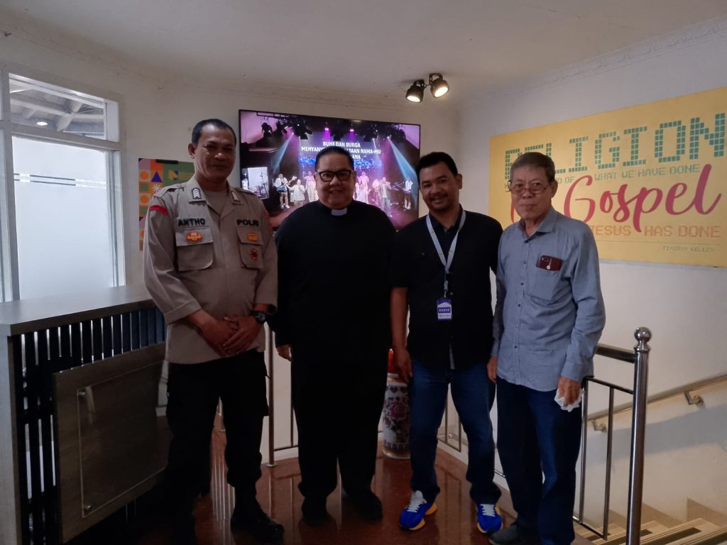 Minggu Kasih, Polsek Cisaat  Berikan Pengamanan Ibadah Kebaktian Minggu Gereja GBI MNCC Sukabui