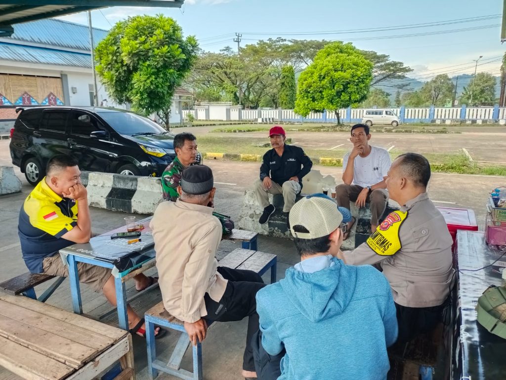 Jalin kemitraan kamtibmas. Bhabinkamtibmas sambangi terminal KH. Ahmad Sanusi Tingkatan Harkamtibmas