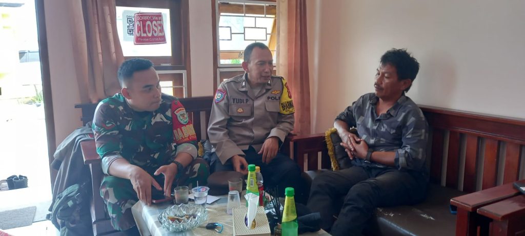 Sinegritas TNI-Polri Sambang Silaturahmi Tokoh Masyarakat Jayamekar dalam meningkatkan Harkamtibmas