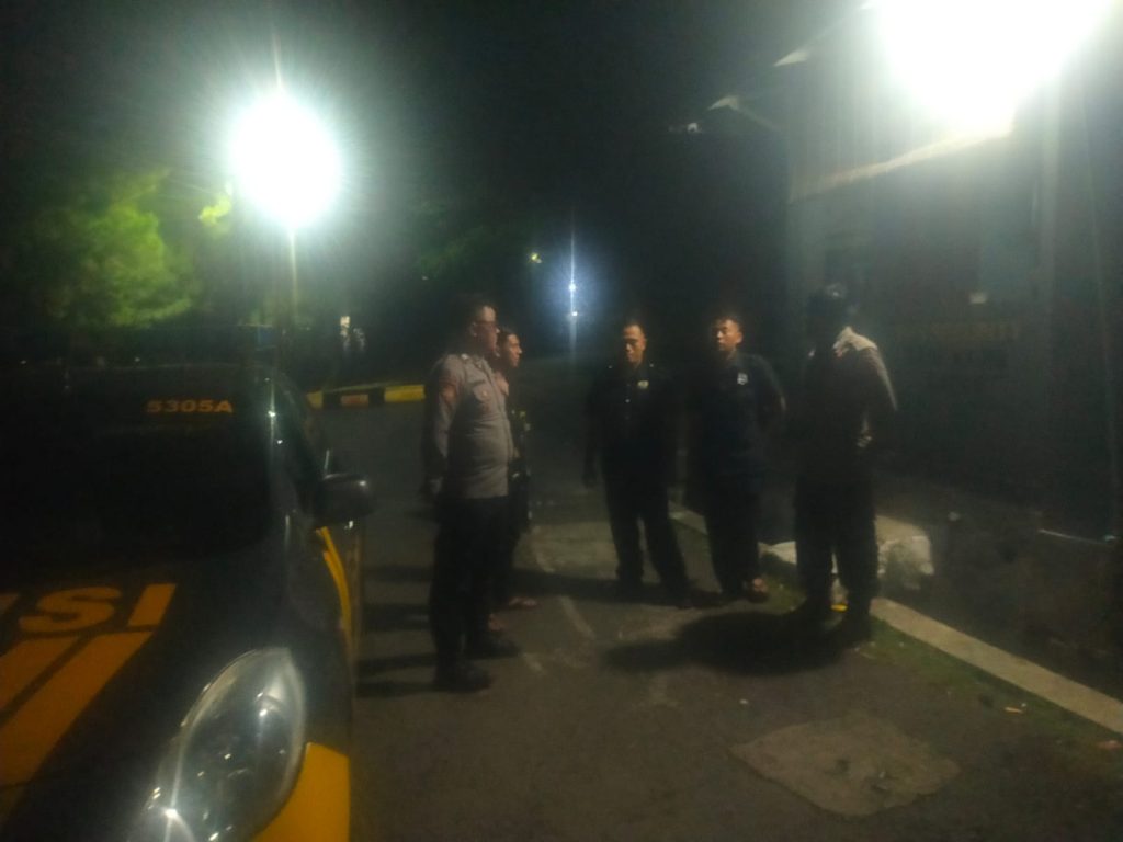 Tingkatkan Kenyamanan malam hari, Patroli Polsek Baros sisir titik aktivitas masyarakat