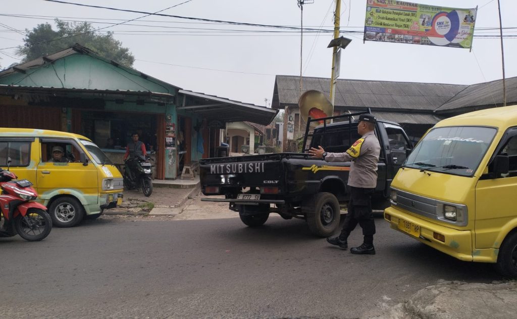 Wujud Pelayanan Prima, Polsek Cireunghas Laksanakan Patroli Dan Gatur Lalu Lintas Pagi Hari