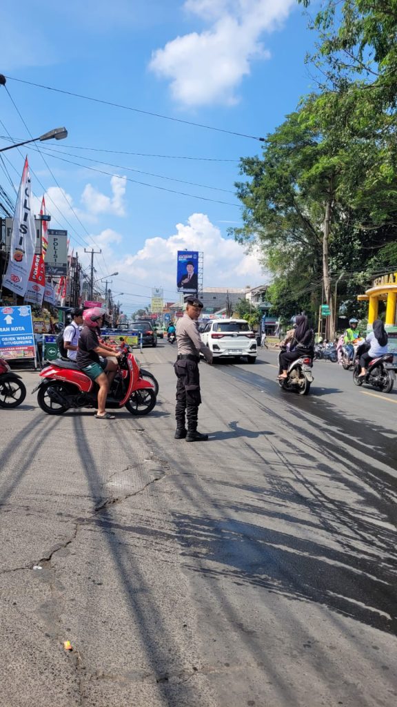 Kegiatan Rutinitas gatur pagi Personil Polsek Cisaat  Polres Sukabumi Kota