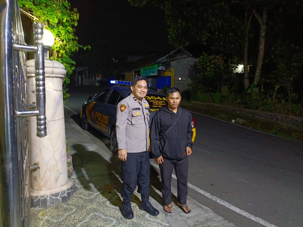 Antisipasi Gukamtibmas, anggota patroli Polsek Warudoyong Polres Sukabumi Kota Gencar Laksanakan Patroli Malam Hari.