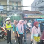 Antisipasi Kemacetan Pagi, Unit Lantas Polsek Sukalarang Melaksanakan Gatur Lalin Saat Jam Masuk Karyawan