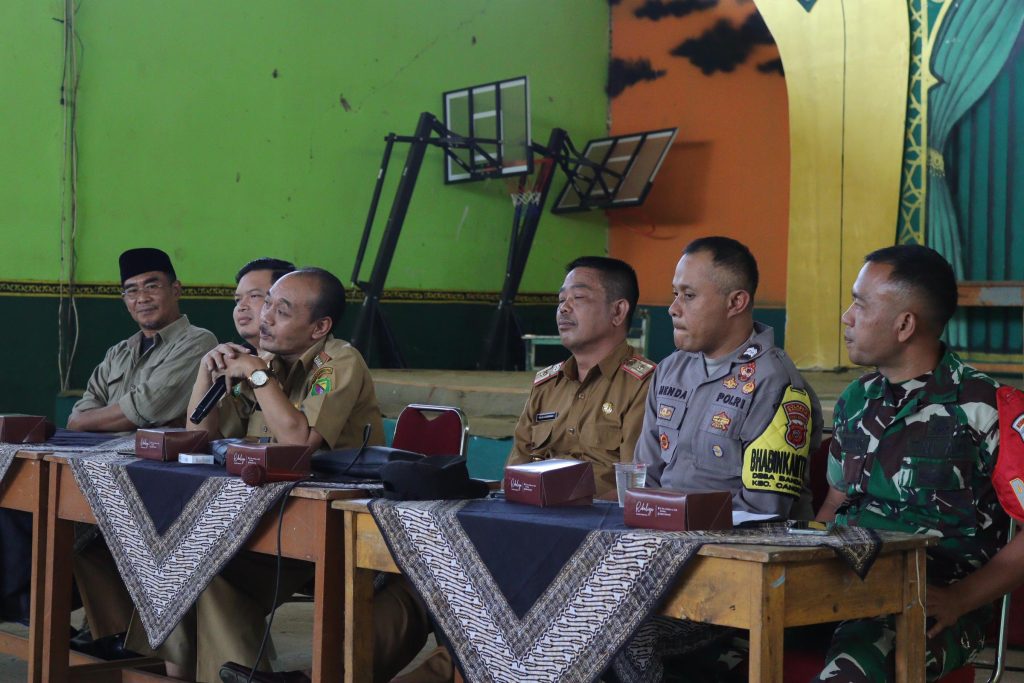 Polsek Cangkuang, Hadiri Kegiatan CSR Camat Cangkuang di Ponpes Al Mukhlis Desa Nagrak