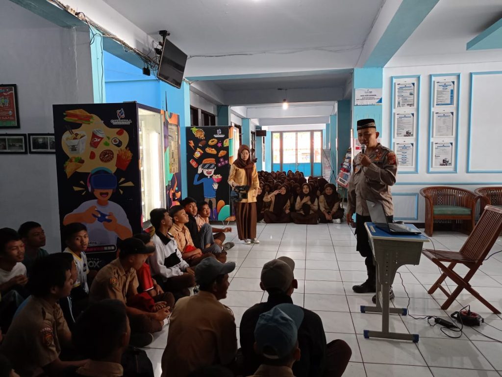 Polres Garut Berikan Himbuan Bahaya Narkoba di SMA Al Musadaddiyah Garut