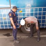 Garut – Polres Garut melaksanakan kegiatan Ramp Check kepada kendaraan angkutan umum sebagai upaya meningkatkan keselamatan berlalu lintas di Kabupaten Garut. Selasa (09/07/2024).