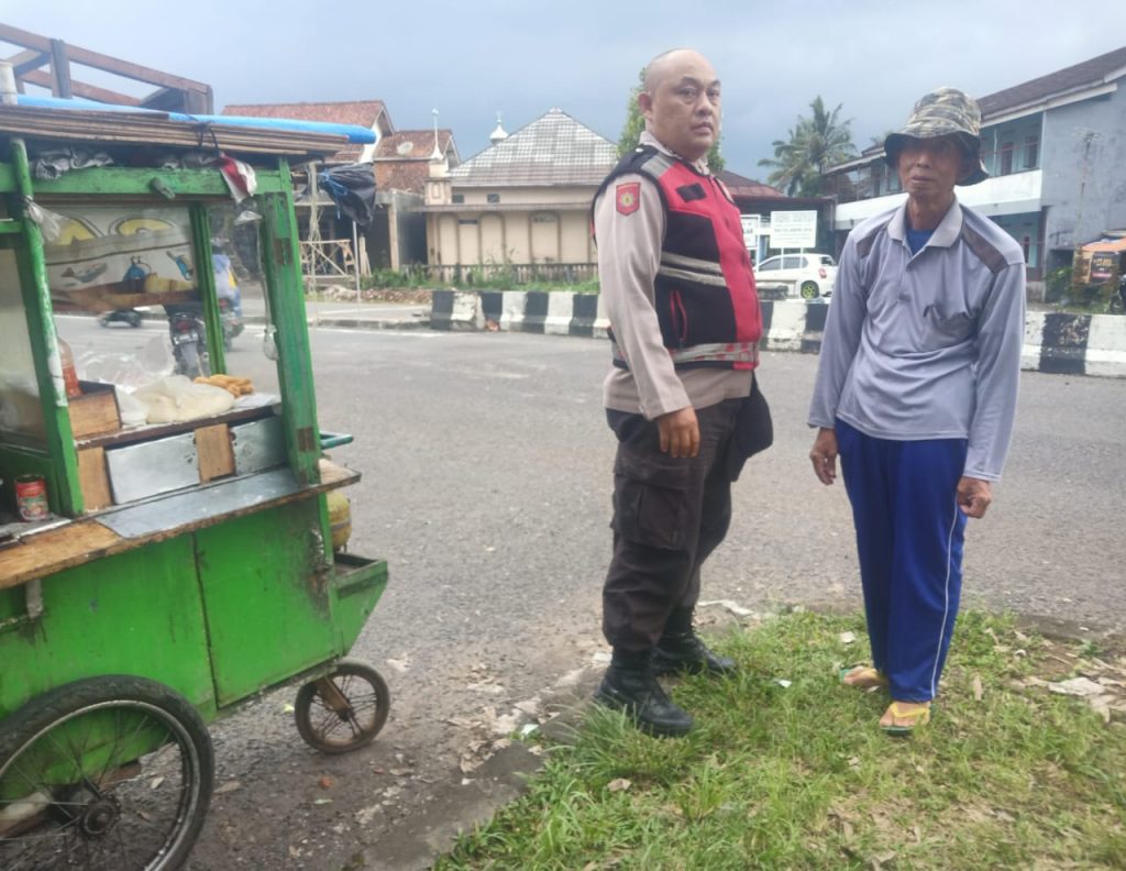 Unit Samapta Polsek Cibeureum Polres Sukabumi Kota Laksanakan Patroli Dialogis Ciptakan Sitkamtibmas Yang Aman dan Kondusif