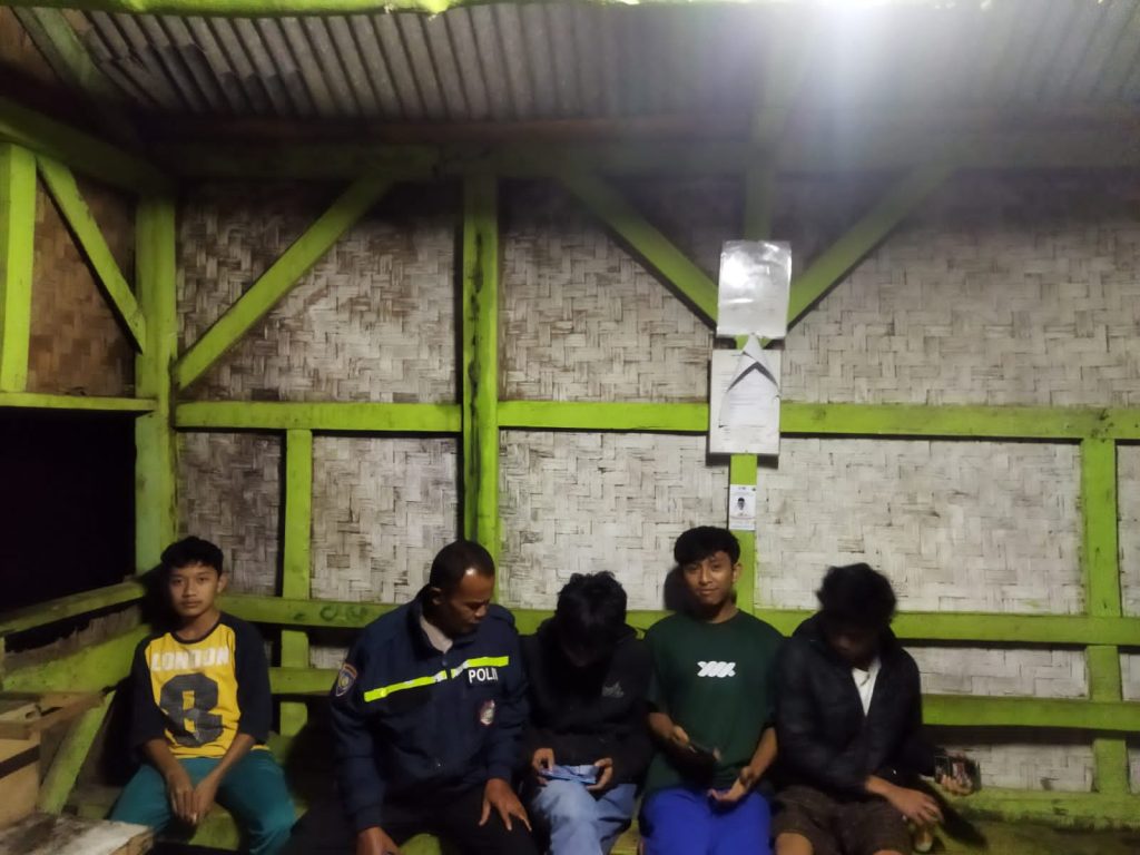 Polsek Kadudampit laksanakan KRYD antisipasi gukamtibmas.