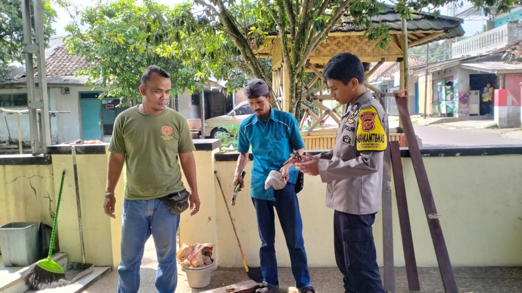 Bhabinkamtibmas Polsek Kebonpedes Kunjungi Warga Binaan Berikan Pesan Kamtibmas