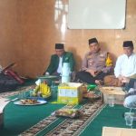 Kapolsek Sukalarang Menghadiri Acara Pengajian Mingguan Di Masjid Darul Fallah