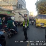 Strong Point, Polsek Sukalarang Gatur Lalu Lintas Pagi Demi Kelancaran Pengguna Jalan