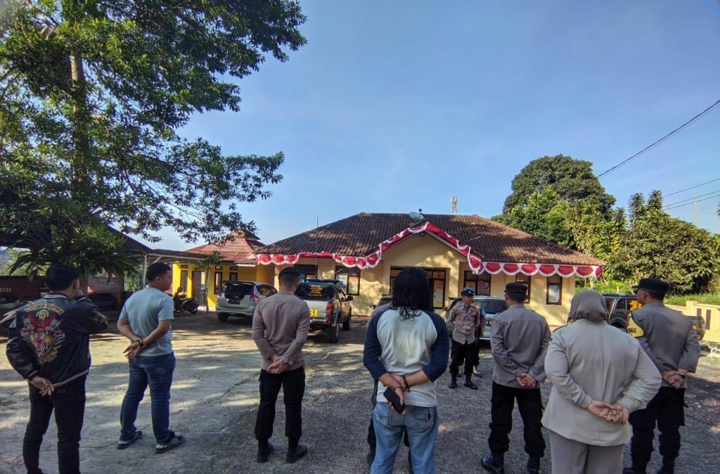 Apel Pagi dan Giat Gaktibplin Polsek Kadudampit.