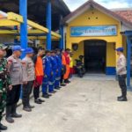 Polisi Perairan Polres Garut Beserta Tim Sar Gabungan Masih Berupaya Mencari Dua Orang WIsatawan Yang Hilang Di Pantai Garut