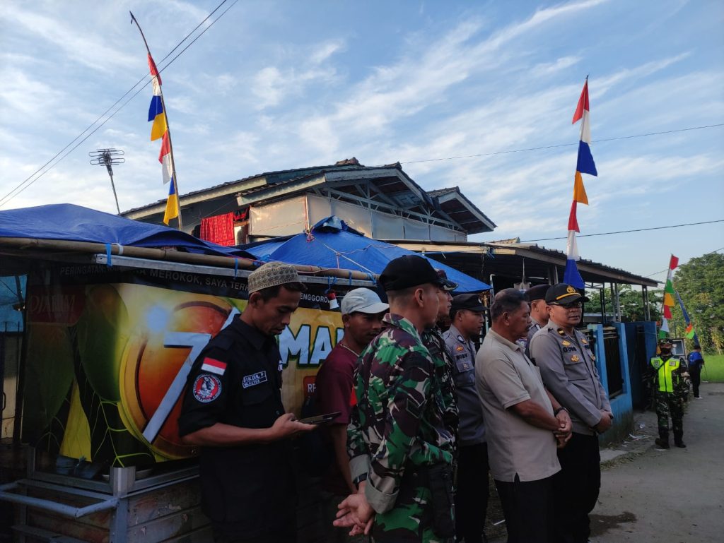 Bhabinkamtibmas polsek kadudampit laksanakan Pengamanan Giat pawai karnaval dalam rangka Perpisahan dan Kenaikan Kelas