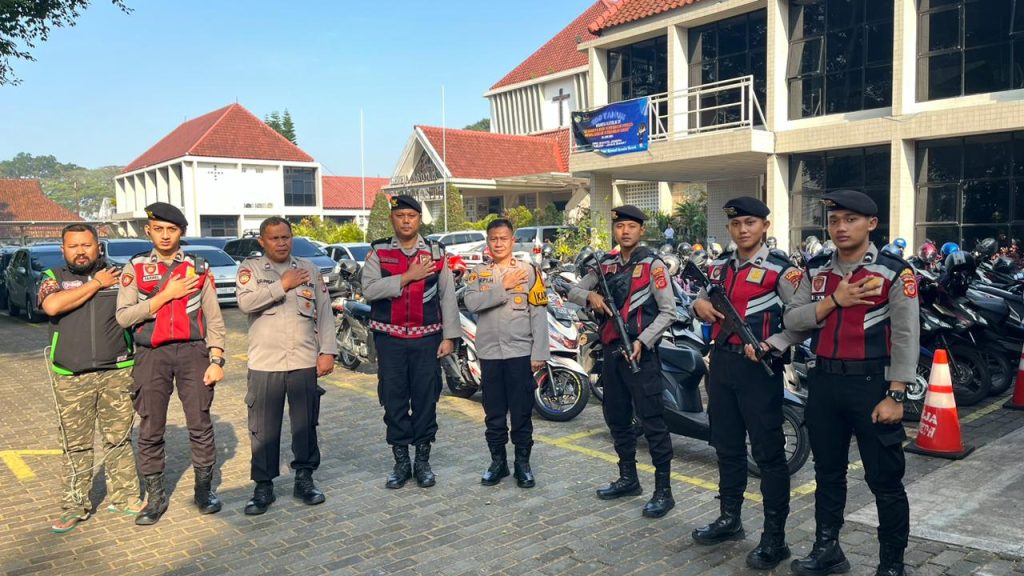 Polsek Cikole Laksanakan Giat Patroli Ke Gereja