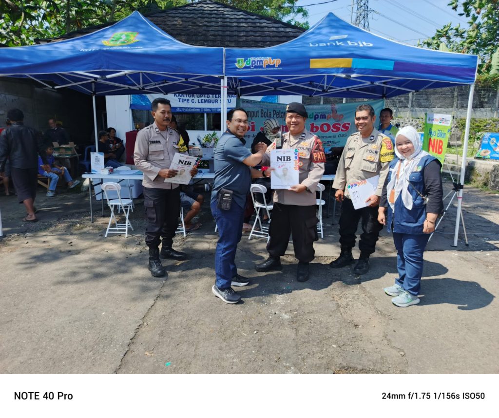 Unit Patroli 07A Polsek Lembursitu melaksanakan Patroli Dialogis Dengan Warga Kel. Lembursitu