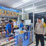 Bhabinkamtibmas Polsek Kebonpedes Patroli Dialogis Di Mini Market Wilayah Desa Binaannya