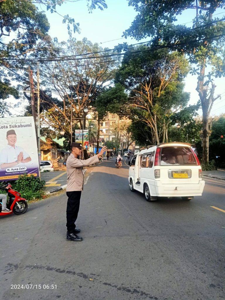 Polsek Gunungpuyuh rutin laksanakan Gatur Pagi, Agar Terciptanya Kamseltibcar Lantas dipagi hari diwilayah hukum Polsek Gunungpuyuh