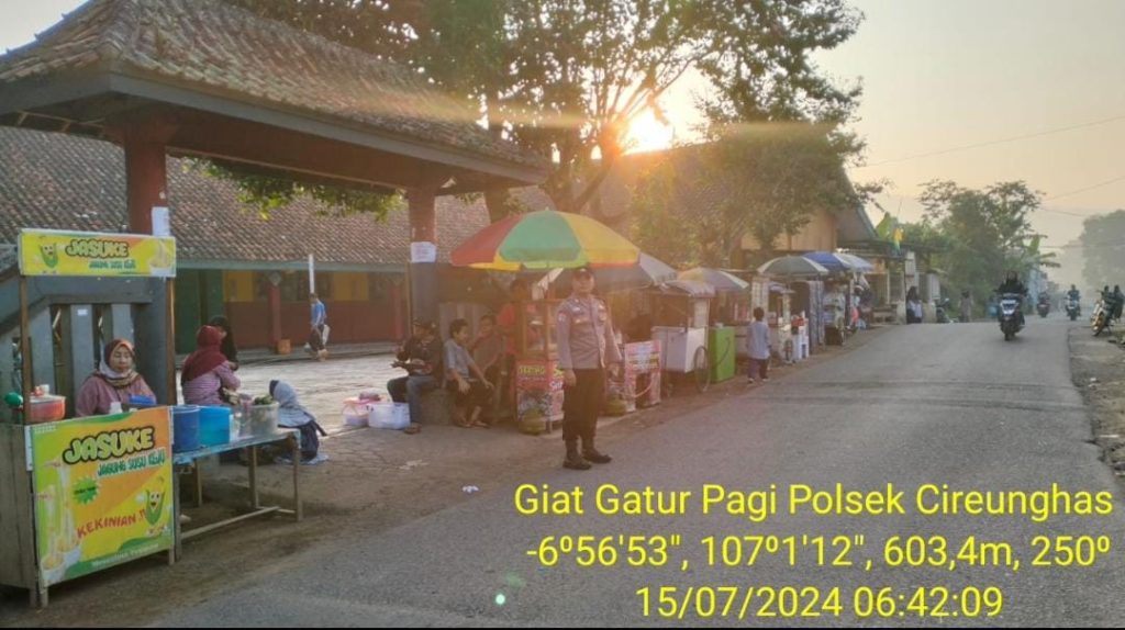 Awal Masuk Tahun Ajaran Baru, Polsek Cireunghas Laksanakan Gatur Lalin Pagi Hari