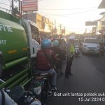 Strong Point, Unit Lantas Polsek Sukalarang Gatur Lalu Lintas Pagi Demi Kelancaran Jalan Pasca Masuk Karyawan