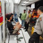 Polisi Patroli Malam Sambangi Minimarket Dan Dialogis Dengan Masyarakat