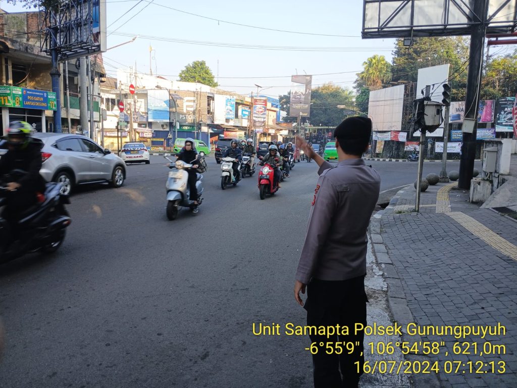 Polsek Gunungpuyuh rutin laksanakan Gatur Pagi, Agar Terciptanya Kamseltibcar Lantas dipagi hari diwilayah hukum Polsek Gunungpuyuh