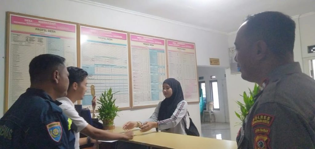 Bhabinkamtibmas Polsek Sukabumi Melaksanakan Sambang ke warga Desa