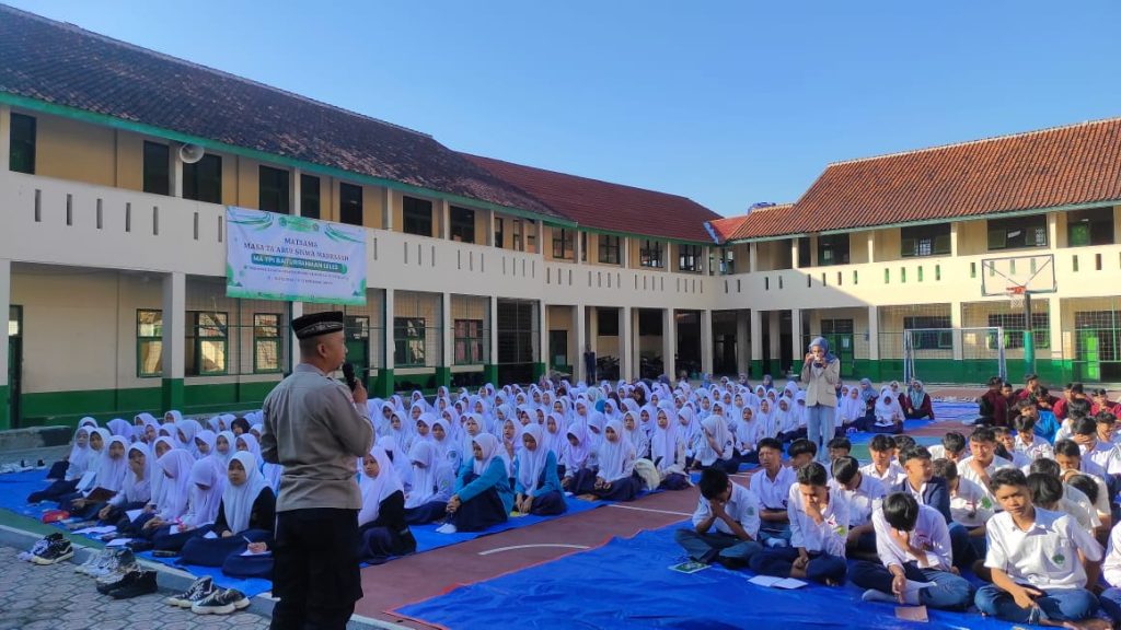 Kegiatan Edukasi Tata Tertib Berlalulintas dan Bahaya Narkoba di SMPN 1 Leuwigoong