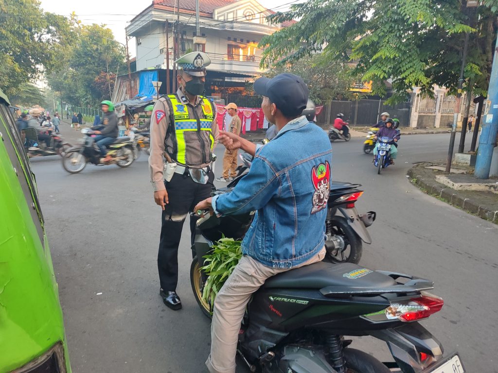 Unit lantas Polsek Warudoyong Polres Sukabumi Kota laksanakan Dikmas Lantas