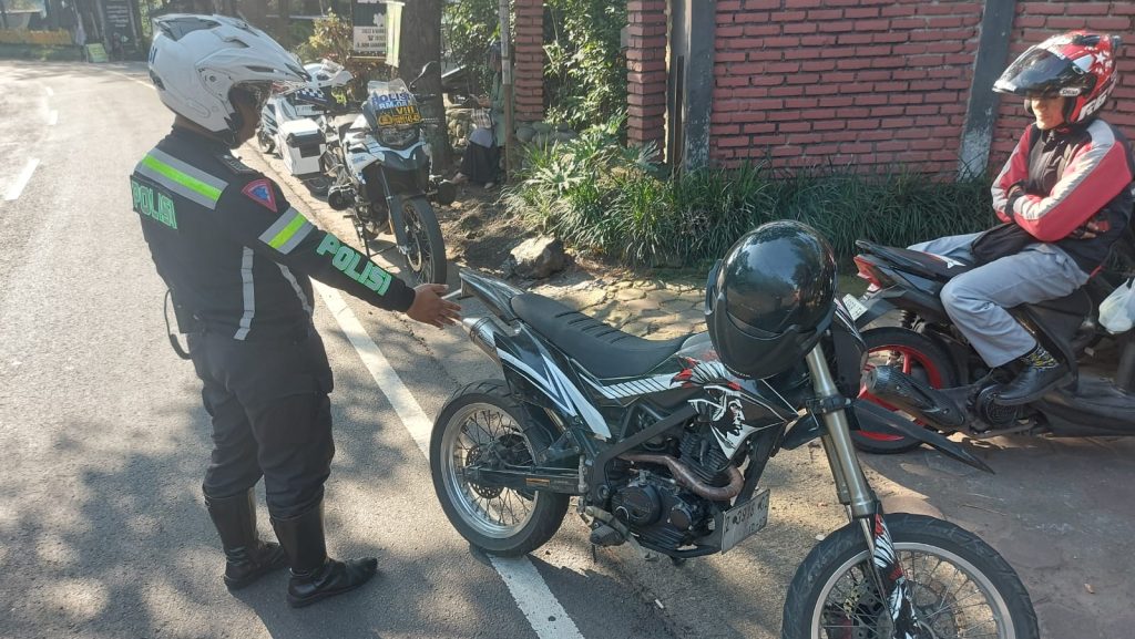 Operasi Patuh Lodaya Hari ke 2, Polres Garut Berikan Teguran Kepada Ratusan Pelanggar